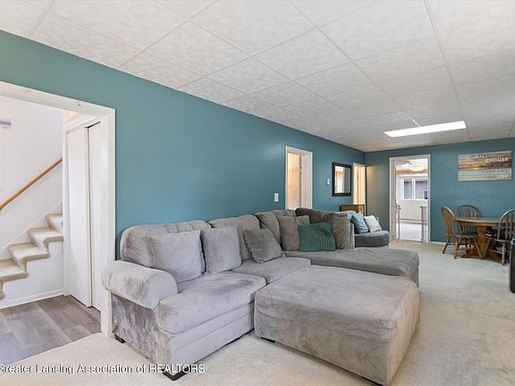 2nd image of 565 Abbott St