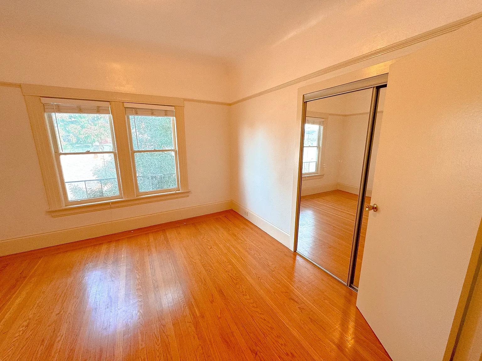 2 bed, 800 sqft, $2,200 — Photo 3