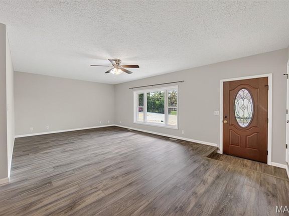4th image of 27300 Sparrow Ln