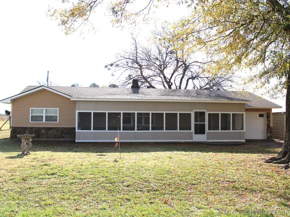 1121 Hilltop Dr, Henryetta, OK 74437