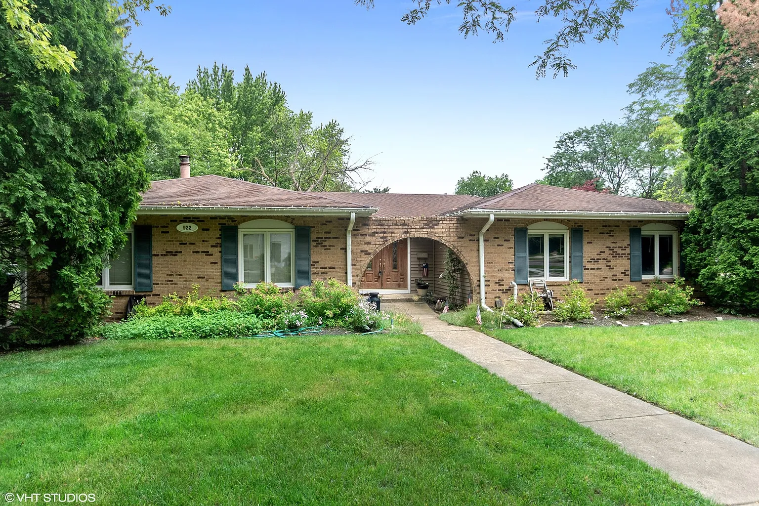 922 Bedford Ln photo 1