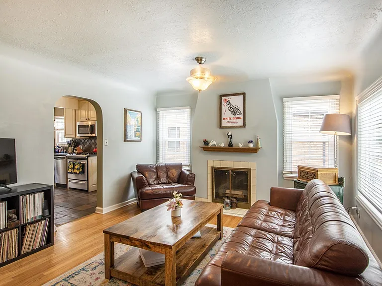 1121 S Denver St — Photo 3