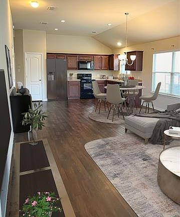 3rd image of 1437 Montoya Ln