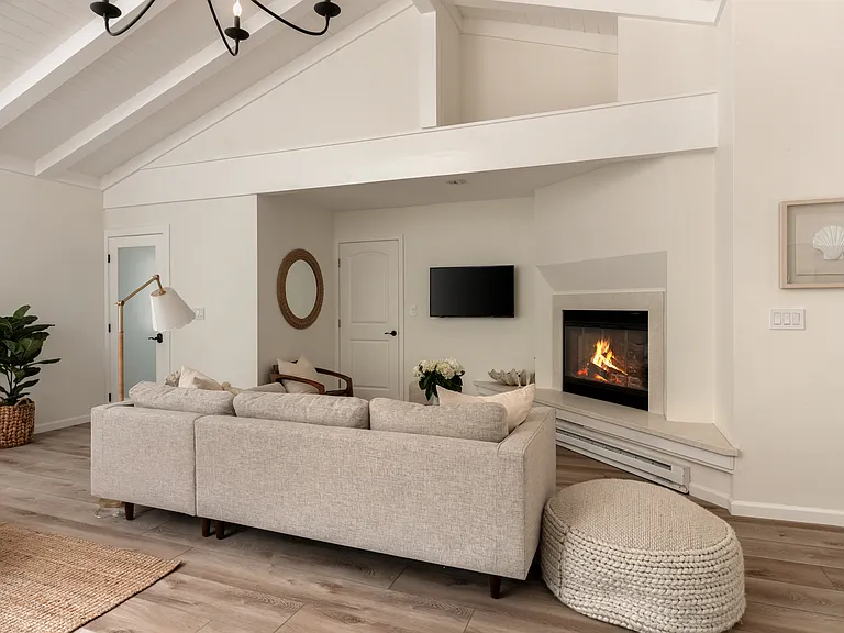 1404 Greenworth Pl — Photo 3