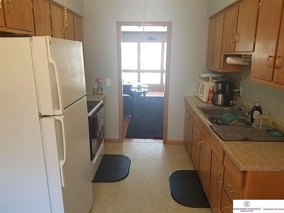 5th image of 3303 S 82nd Ave