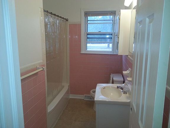4th image of 1031 E Lake Dr