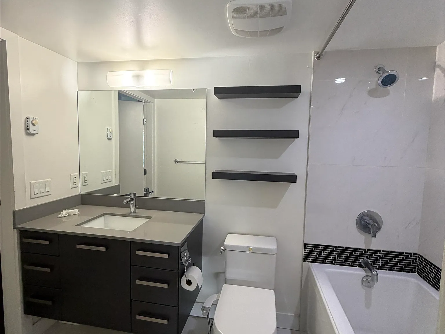 1 bed, 527 sqft, $2,300 — Photo 3