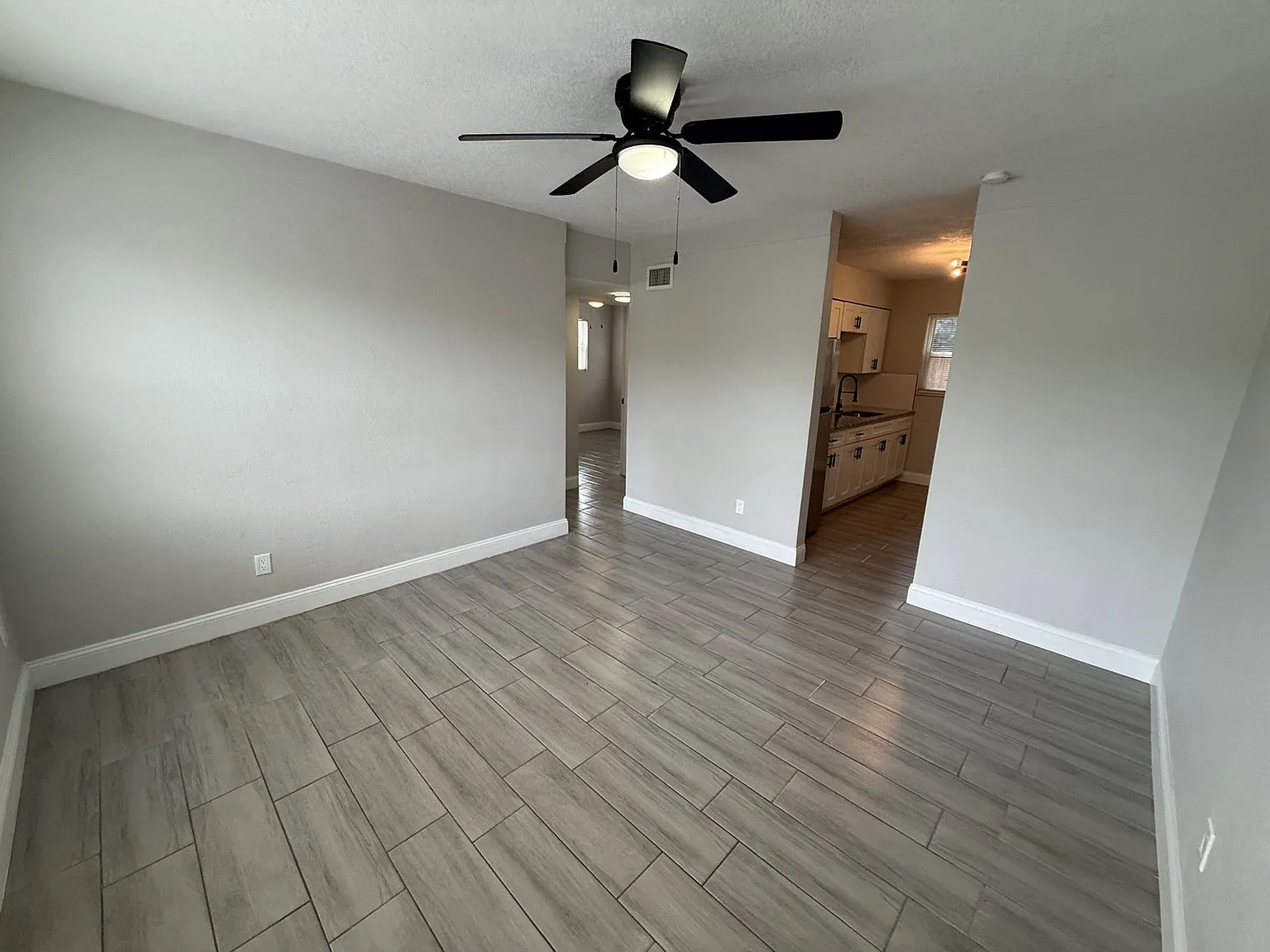 2 bed, 1.0 bath, 702 sqft, $1,595 — Photo 4