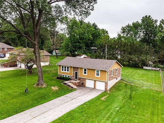 2nd image of 2517 NW Powderhorn Dr