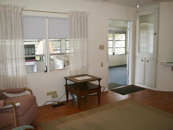 4th image of 8252 SE Skylark Ave