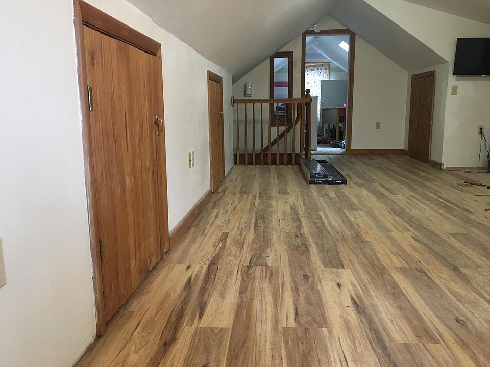 2nd fl bedroom -- door to office