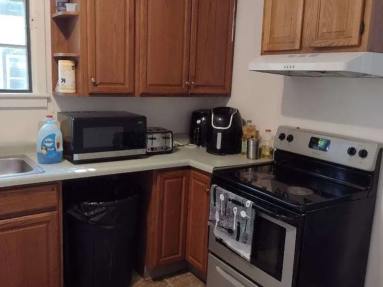 322 Augusta Ave — Photo 5