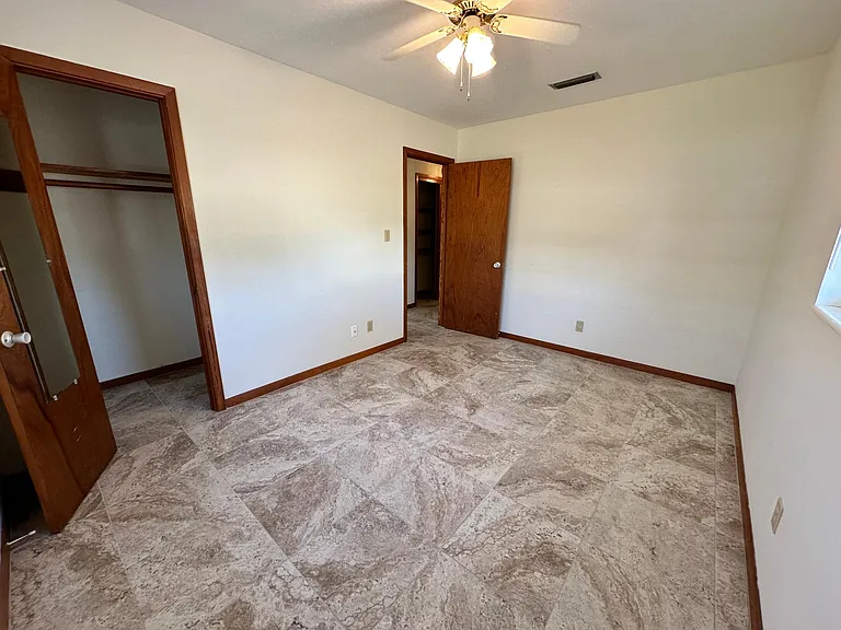 241 Belaire Dr — Photo 9