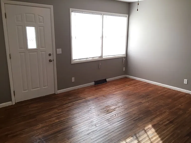 1207 Elm Pl — Photo 3