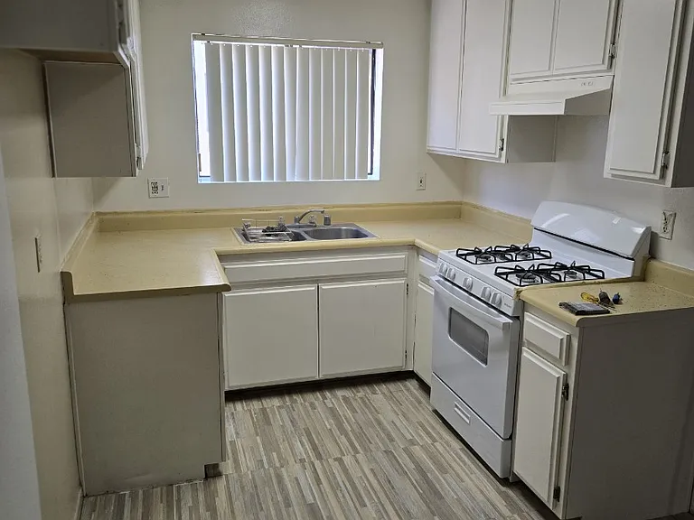 415 S Gramercy Pl #106 — Photo 1
