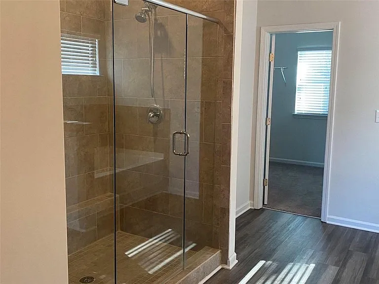 5650 Mirror Lake Dr — Photo 21