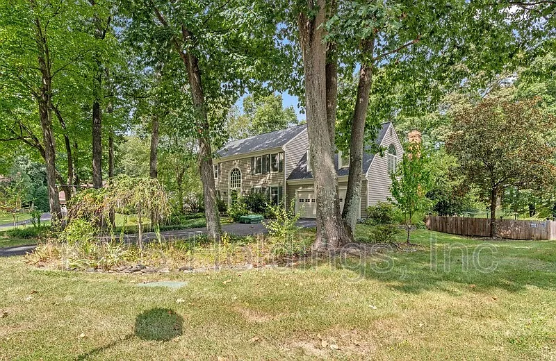 7 bed, 4.0 bath, 5158 sqft, $5,000 — Photo 3