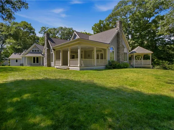 242 Church Pond Dr, Tiverton, RI 02878