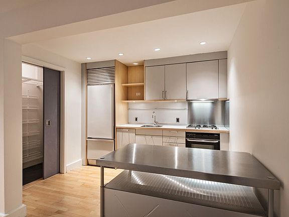 5th image of 80 Chambers St APT 12B