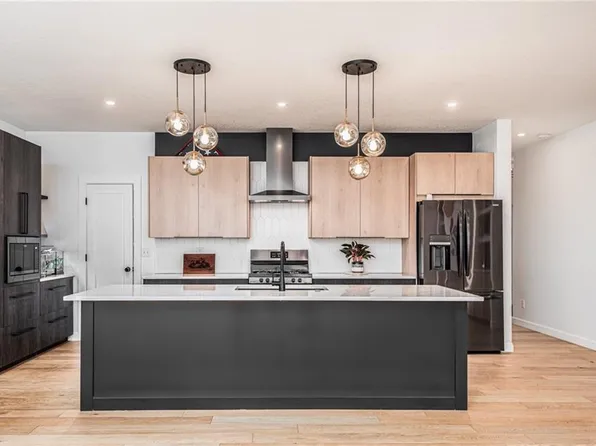 111 W 16th Ter, Eudora, KS 66025