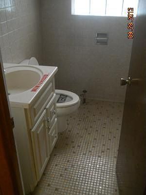 2nd image of 5719 N Artesian Ave