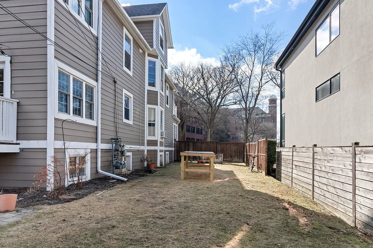 Building Photo - 1121 Leonard Pl #2