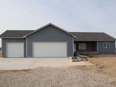 10581 E Briarwood Dr, Dodge City, KS, 67801