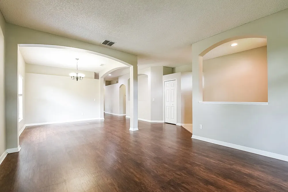4 bed, 2.0 bath, 2197 sqft, $2,575 — Photo 4