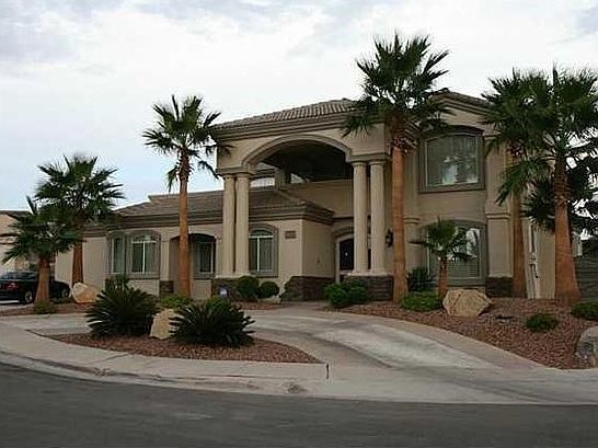 FRONT OF HOUSE.
