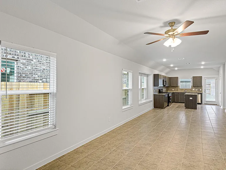 21259 Shore Bluff Dr — Photo 3