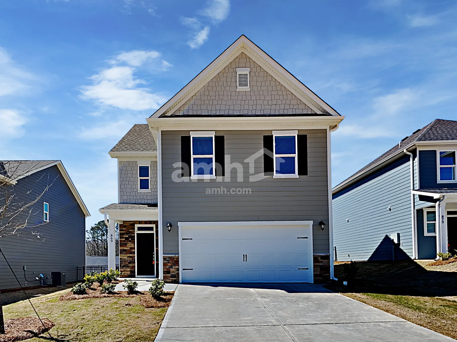 4 bed, 2.5 bath, 2098 sqft, $2,435 — Photo 1