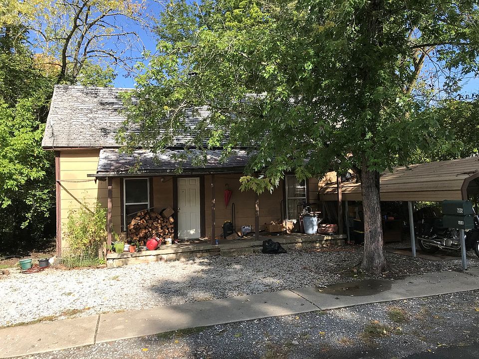 2nd image of 605 Elm St