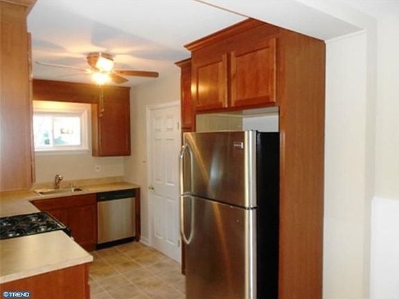 3rd image of 302 N Lake St