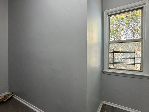 2nd image of 93 Maple St #1R