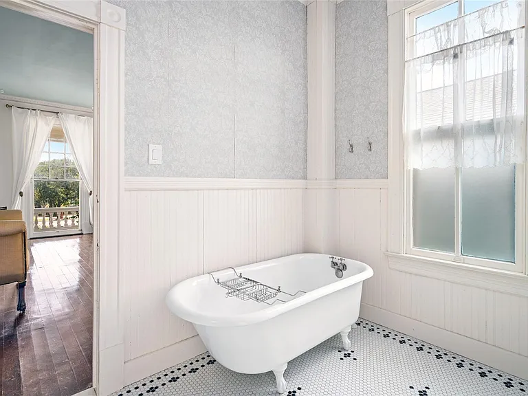 1112 Broadway St — Photo 23
