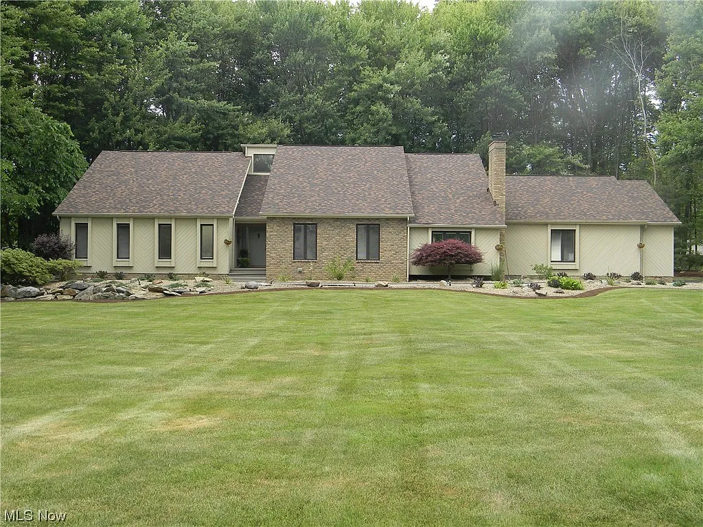 141 Huntington Trl photo 1