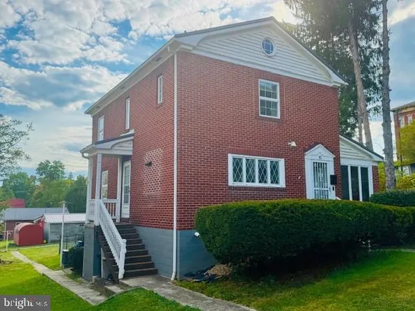 15 Dent St, Elkins, WV 26241