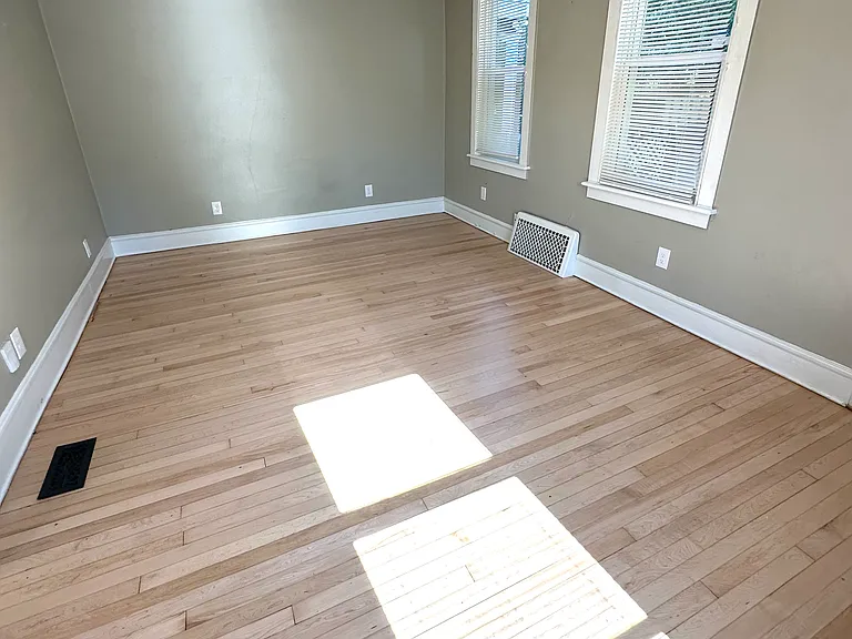 310 W Scott St #A — Photo 13