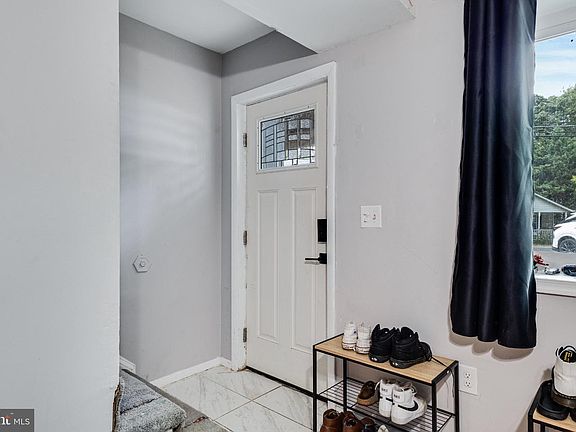 3rd image of 928 Golden West Way