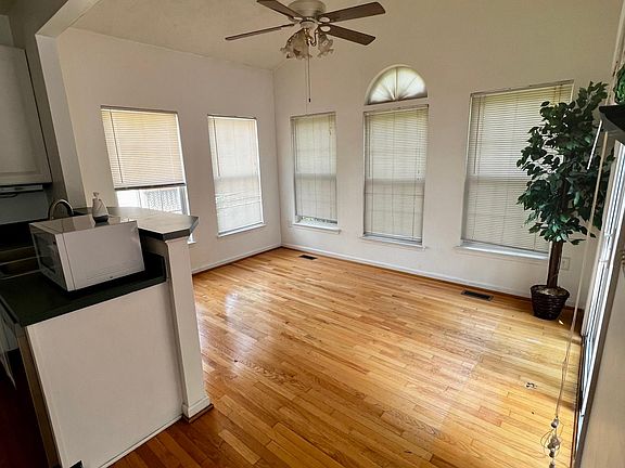 3rd image of 3202 Shadow Park Dr
