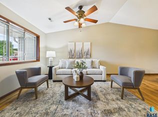 2204 S Mary Beth Ave, Sioux Falls, SD 57106