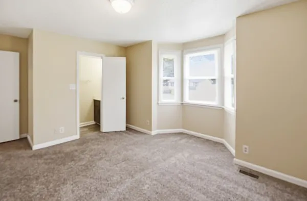 700 Shelton Cir — Photo 8