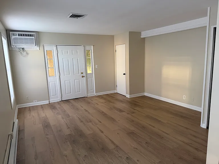 45 S Lincoln Ave #E — Photo 2