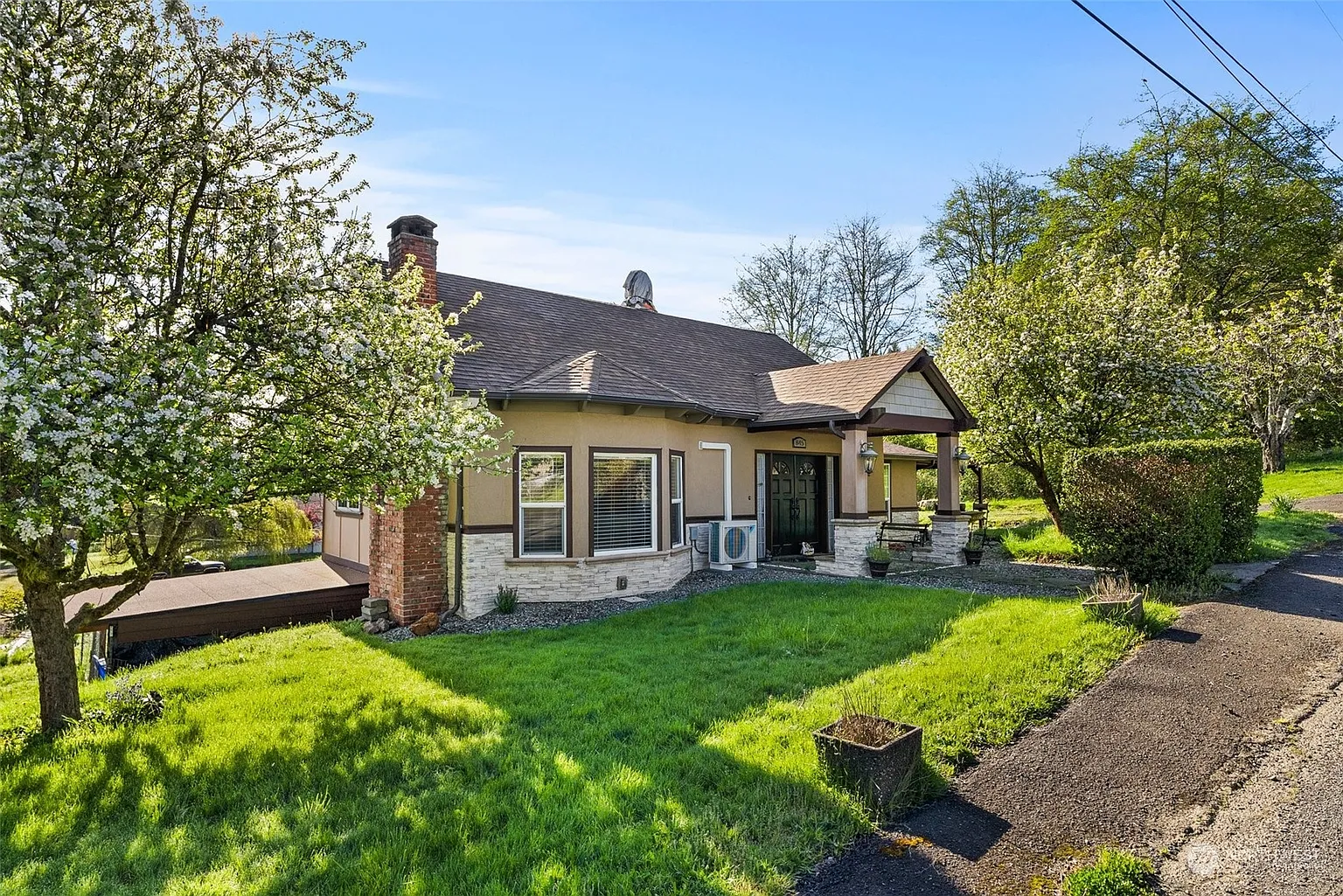 845 Olive Street photo 1