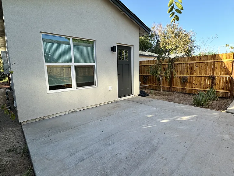 2718 N Greenfield — Photo 35