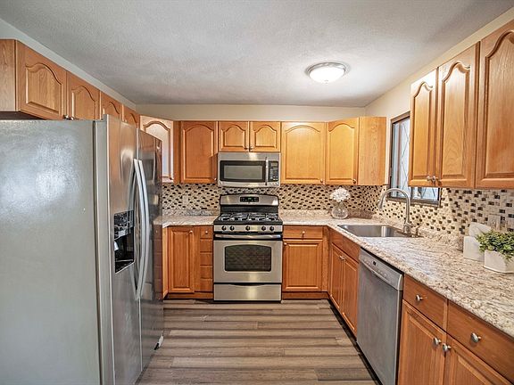 5th image of 81 Farrwood Dr Unit 81