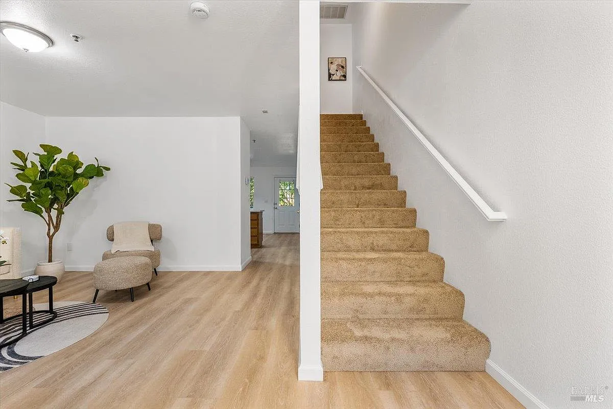 7008 Marsh Way - Photo 9