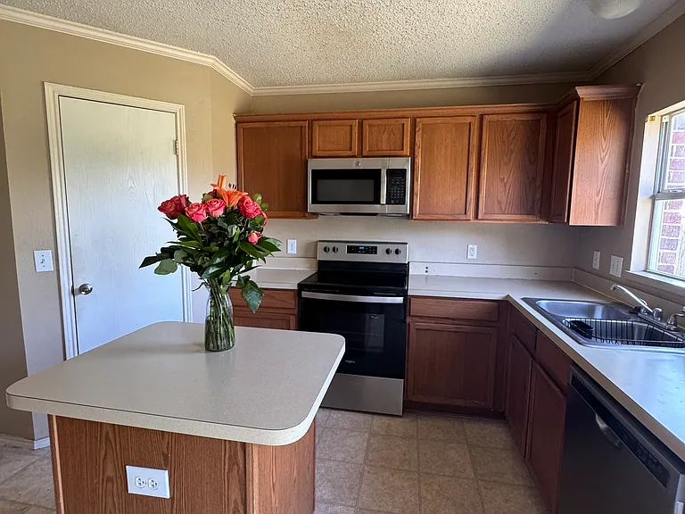 2421 Hampton Dr — Photo 11