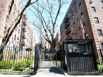 8383 118th St, Kew Gardens, NY, 11415