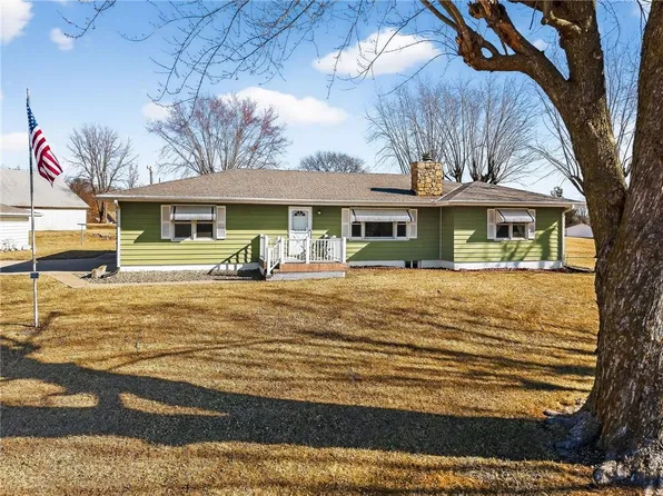 1869 190th Rd, Wathena, KS 66090